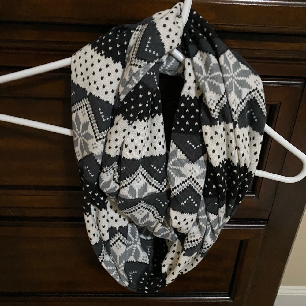 Infinity scarf